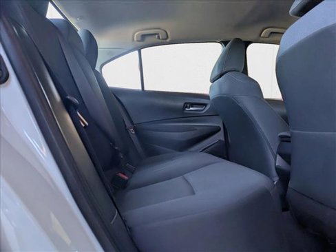 Used 2021 Toyota Corolla LE image 18
