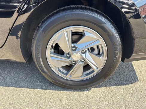 Certified 2025 Hyundai Elantra SE image 29