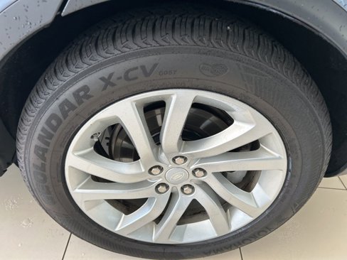 Used 2019 Land Rover Discovery HSE image 19