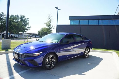 New 2025 Hyundai Elantra Sport image 4