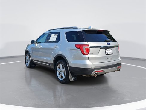 Used 2017 Ford Explorer XLT w/ Equipment Group 202A image 7