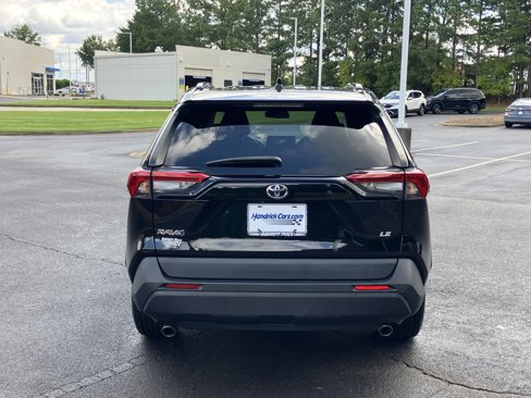 Used 2021 Toyota RAV4 LE image 9