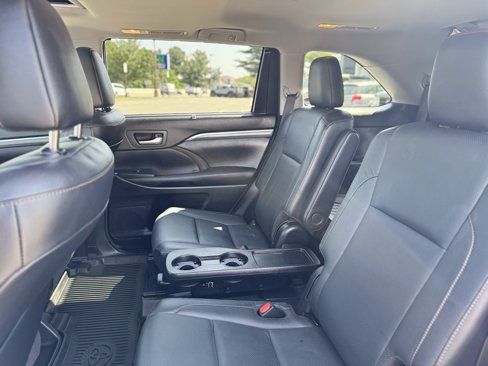 Used 2018 Toyota Highlander Limited image 26