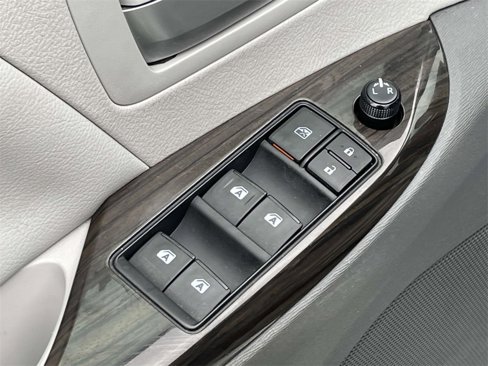 Used 2016 Toyota Sienna XLE image 15
