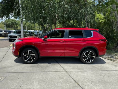 Used 2022 Mitsubishi Outlander SE image 2