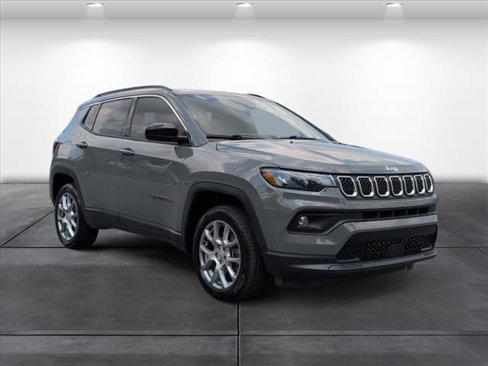 Used 2023 Jeep Compass Latitude w/ Sun and Sound Group image 2