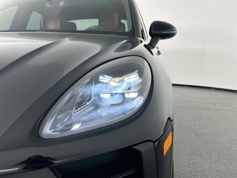 Certified 2020 Porsche Macan image 15