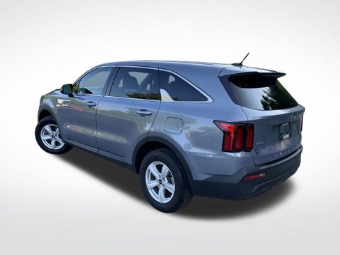 Used 2021 Kia Sorento LX image 3