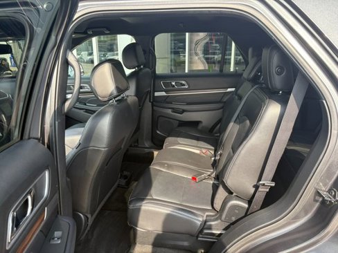 Used 2017 Ford Explorer Limited image 9