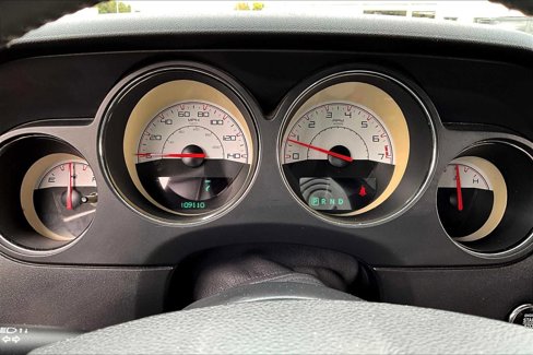 Used 2014 Dodge Challenger SXT image 25
