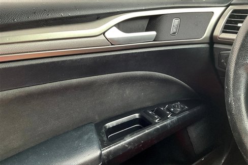 Used 2017 Ford Fusion SE w/ Fusion SE Technology Package image 36