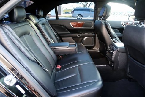 Used 2017 Lincoln Continental Select image 22