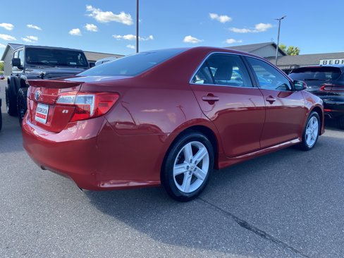 Used 2012 Toyota Camry SE image 3