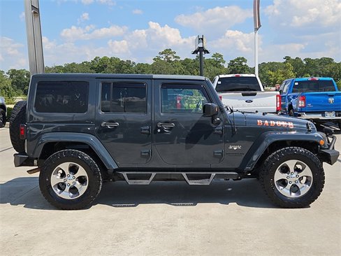 Used 2016 Jeep Wrangler Unlimited Sahara w/ Connectivity Group image 6
