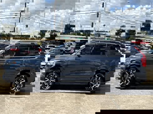Used 2018 Volvo XC90 T5 Momentum w/ Convenience Package image 2