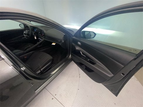 New 2025 Hyundai Elantra SE image 23