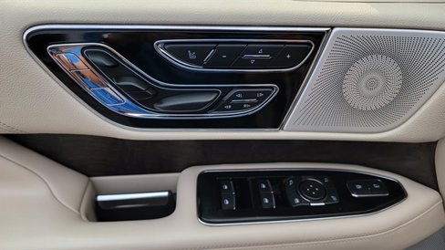 Used 2019 Lincoln Navigator Reserve image 18