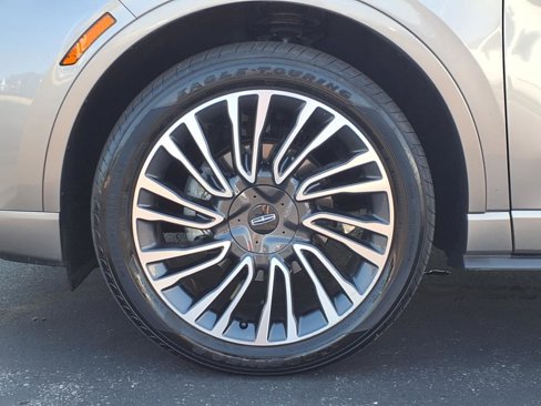 Used 2021 Lincoln Corsair Reserve w/ Sport Package image 25