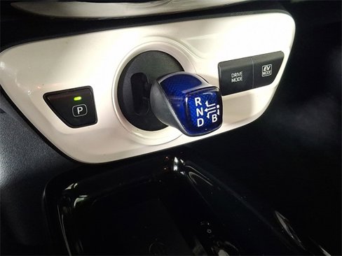 Used 2018 Toyota Prius Three image 17