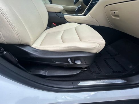 Used 2019 Cadillac XT5 FWD image 23