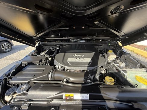 Used 2013 Jeep Wrangler Unlimited Sport image 10