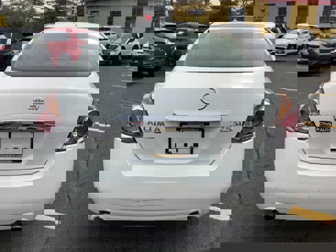 Used 2010 Nissan Altima 2.5 SL w/ SL Pkg image 6
