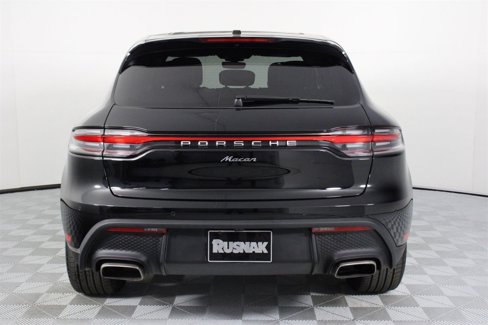 Certified 2025 Porsche Macan image 6