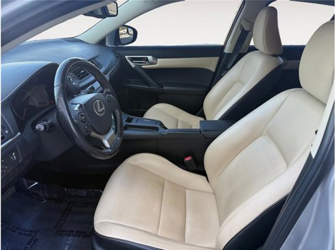 Used 2016 Lexus CT 200h image 9