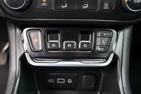 Used 2021 GMC Terrain SLE w/ Elevation Edition image 17