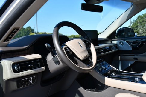 Used 2020 Lincoln Aviator Reserve w/ Equipment Group 202A image 11