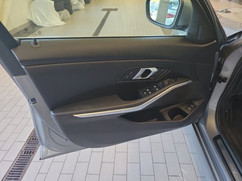 Used 2025 BMW 330i xDrive Sedan image 15