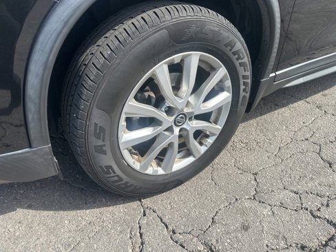 Used 2018 Nissan Rogue SV w/ Premium Package image 5