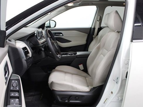 Used 2021 Nissan Rogue SV w/ Premium Package image 11