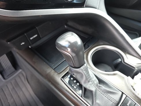 Used 2022 Toyota Camry SE image 19