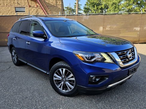 Used 2018 Nissan Pathfinder SV image 1