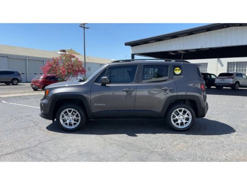 Used 2020 Jeep Renegade Latitude w/ Cold Weather Group image 8