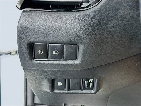 Used 2018 Toyota C-HR XLE image 10