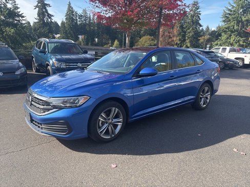 Used 2024 Volkswagen Jetta SE image 2