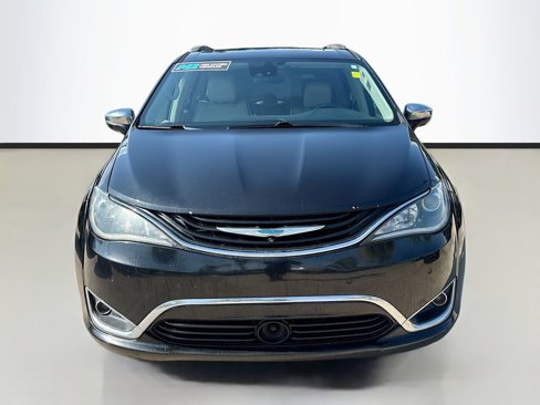 Used 2017 Chrysler Pacifica Platinum image 2
