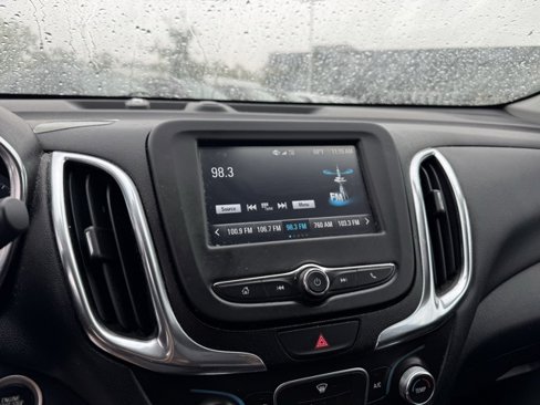Used 2018 Chevrolet Equinox LT image 17