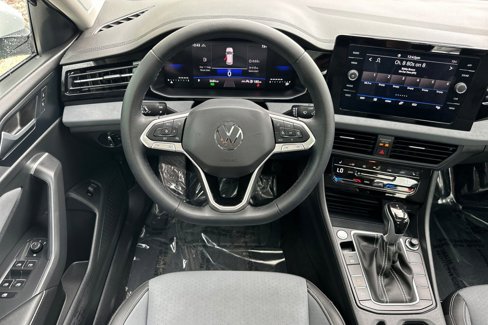 Used 2025 Volkswagen Jetta SE w/ Sunroof Package image 14