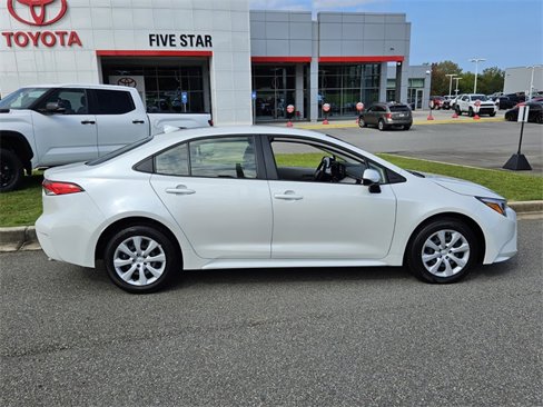 Used 2025 Toyota Corolla XLE image 13