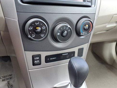 Used 2013 Toyota Corolla LE image 14