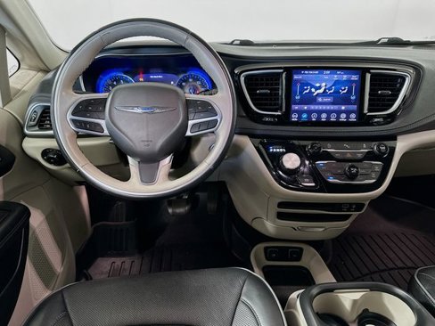 Used 2020 Chrysler Pacifica Limited image 25