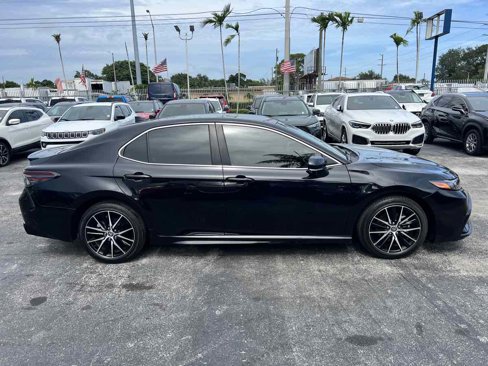 Used 2022 Toyota Camry SE image 9