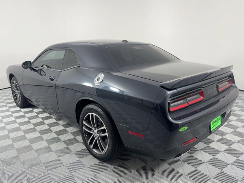 Used 2019 Dodge Challenger SXT image 3