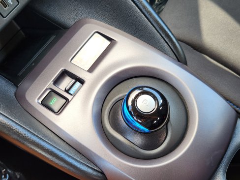 Used 2025 Nissan Leaf S image 23