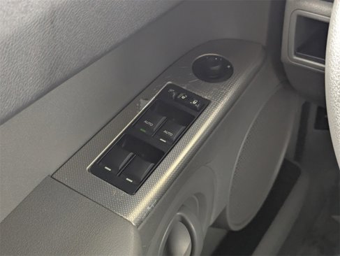 Used 2007 Jeep Commander Sport image 15