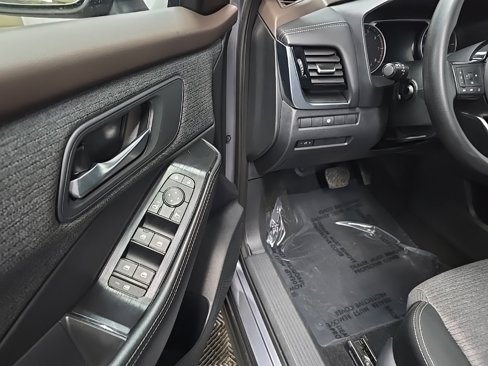 Used 2021 Nissan Rogue SV image 27