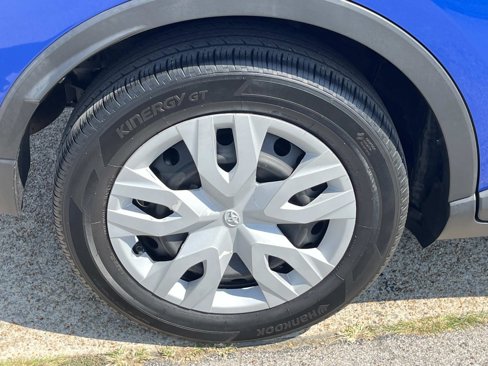 Used 2019 Toyota C-HR LE image 9